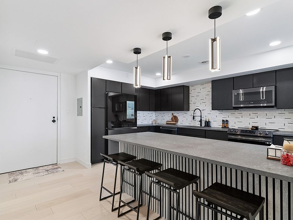 1st image of 2222 1st Ave NE APT 305