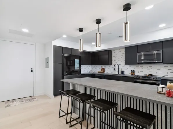 2222 1st Ave NE APT 305, Cedar Rapids, IA 52402