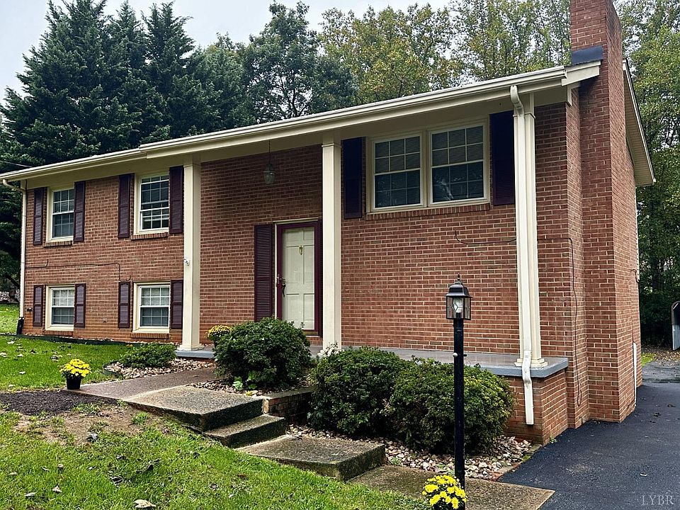 1st image of 32 Pine Dr