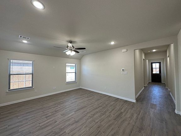 4th image of 3021 Cliffview Dr