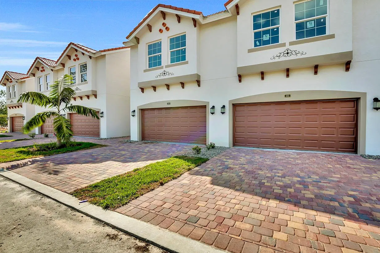 3 bed, 2.5 bath, 1729 sqft, $2,350 — Photo 1