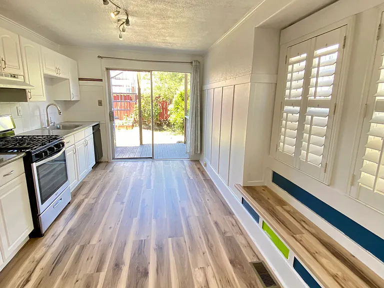 433 Mastick Ave — Photo 2