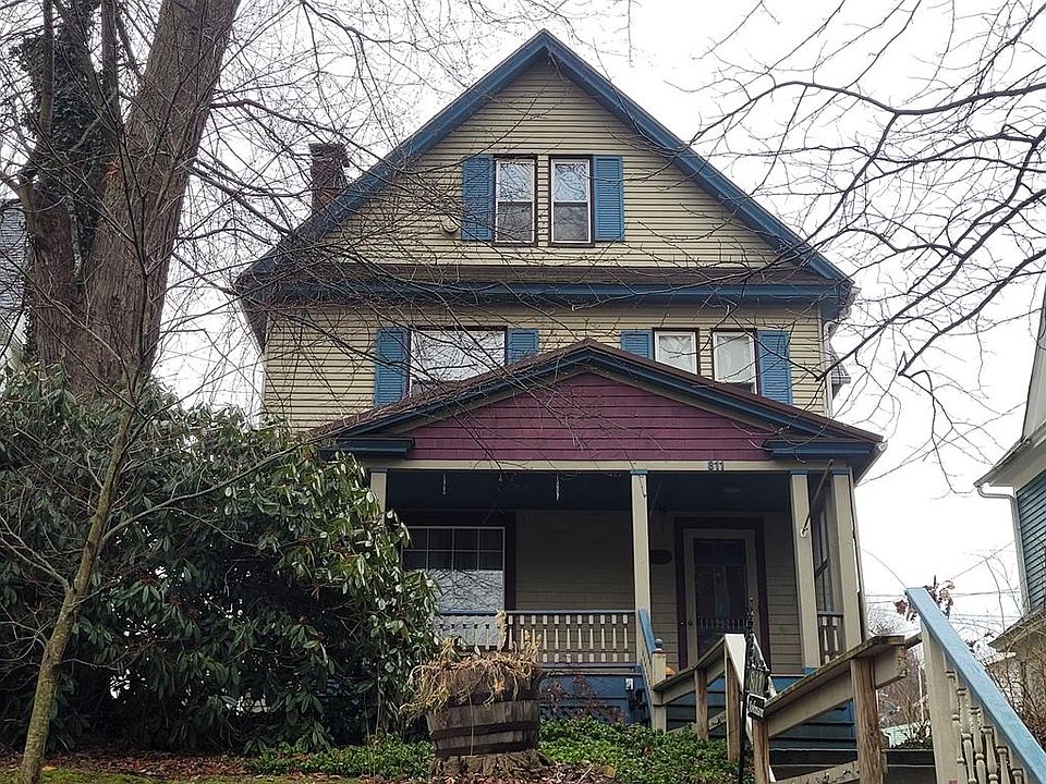 1st image of 811 W 1st St