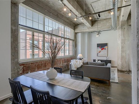 2nd image of 321 W 7th St APT 306