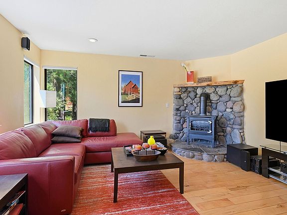 4th image of 16680 Skislope Way #3