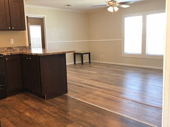 4th image of 4678 White Pine Ave #305