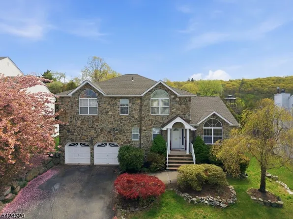 30 Elinora Dr, Wanaque Boro, NJ 07465