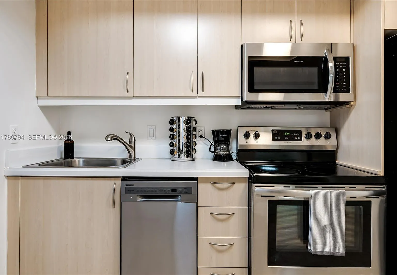 The Mutiny Condo — Photo 3