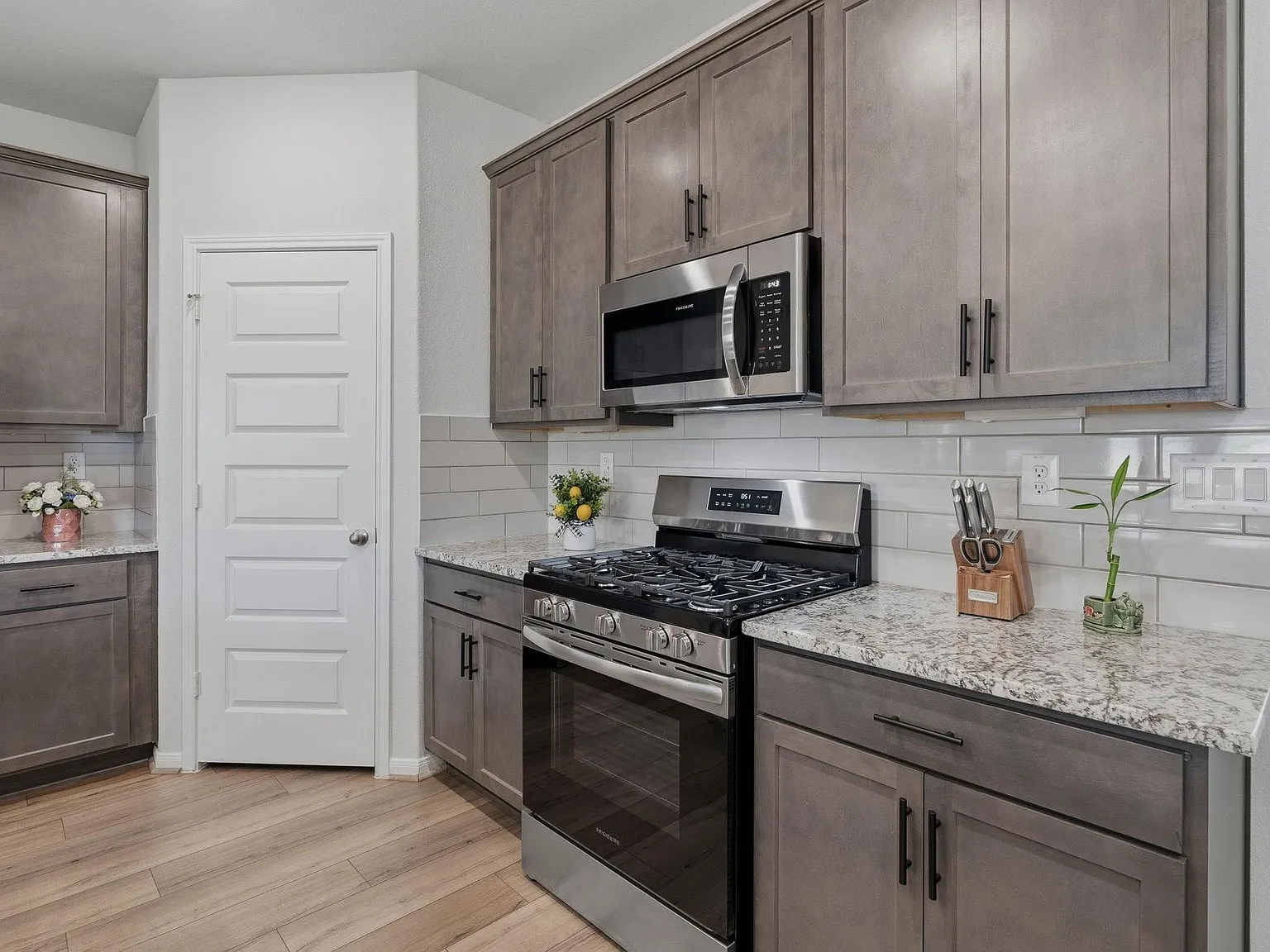4 bed, 3.0 bath, 2250 sqft, $2,650 — Photo 4