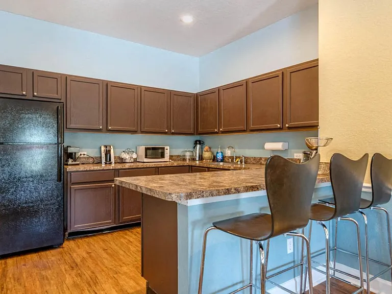Tuscan Isle Apartments — Photo 12