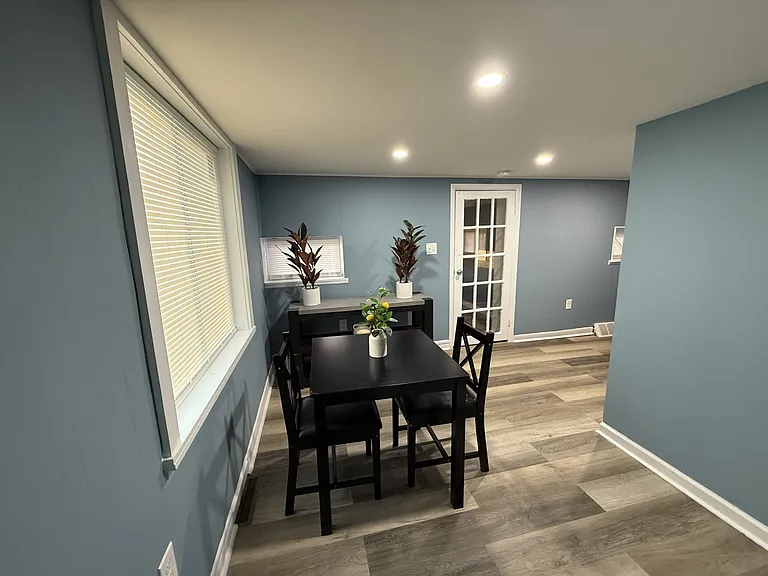 513 Stratford Ave — Photo 8