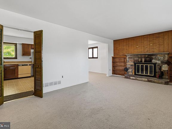 3rd image of 509 Penrose Ln