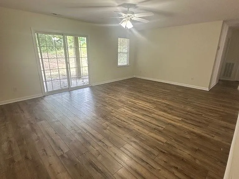 5138 Greenville Loop Rd #B — Photo 3
