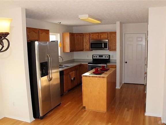 5th image of 410 Thompson Dr