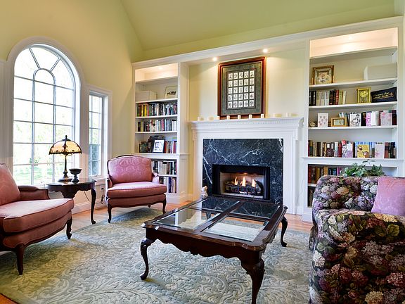 5th image of 33 Millfarm Ln