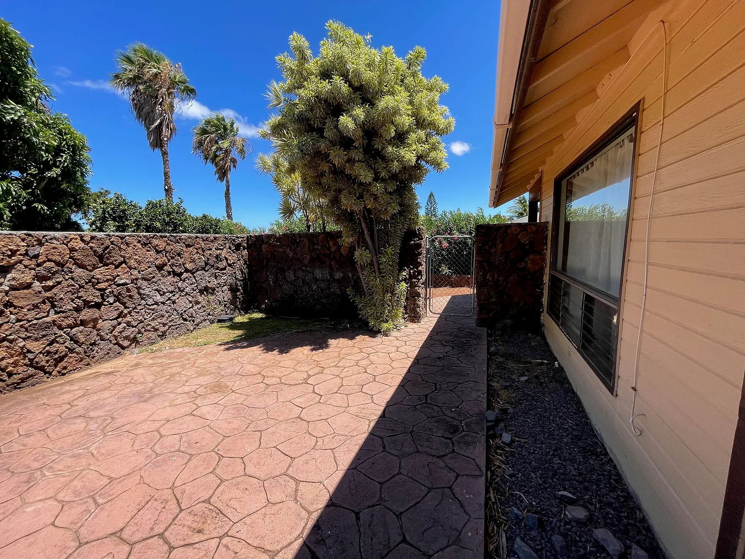 3 bed, 1836 sqft, $4,000 — Photo 3