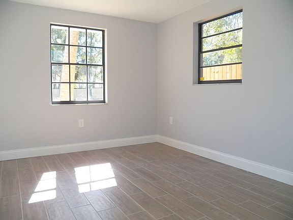 4th image of 1523 1/2 W Linebaugh Ave