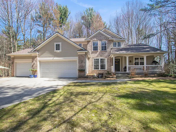 6562 Boulder Dr, Norton Shores, MI 49444