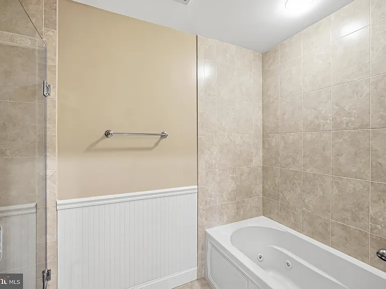 9904 Hall Rd — Photo 24
