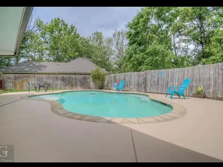 4901 Old Oak Dr — Photo 16