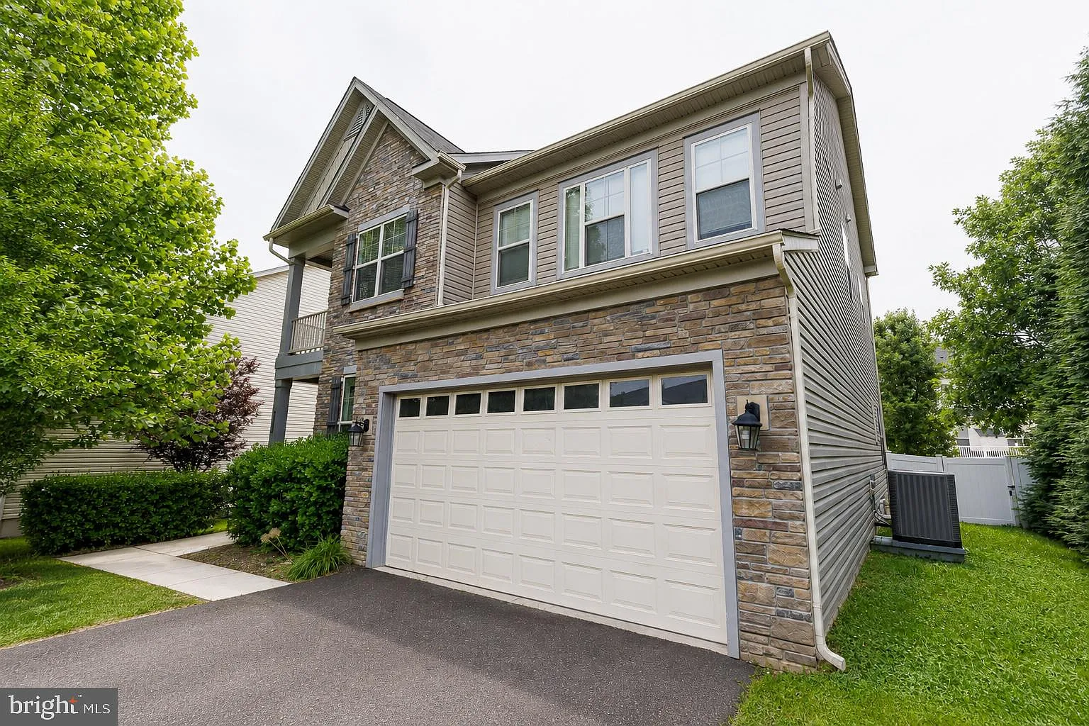 5 bed, 4.5 bath, 4466 sqft, $5,000 — Photo 2