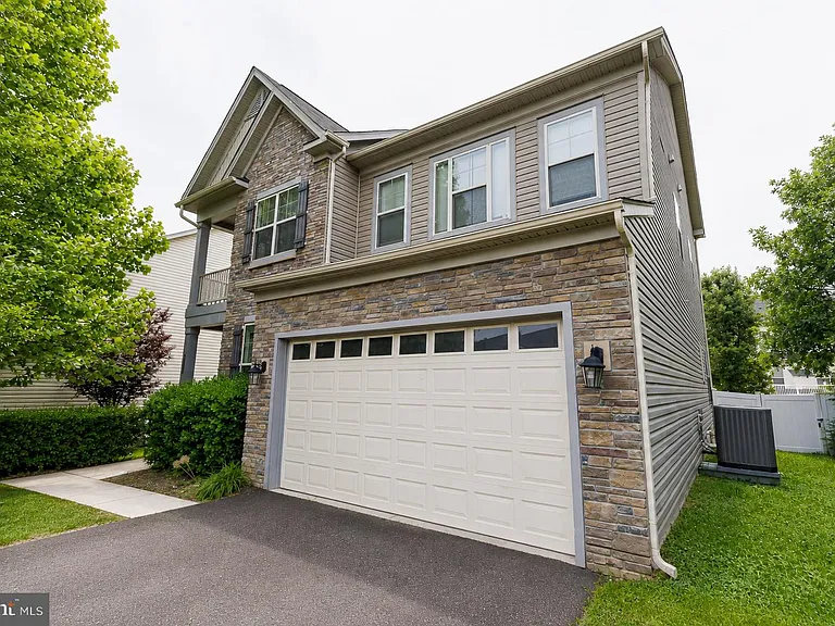 9203 Rice Ave — Photo 2