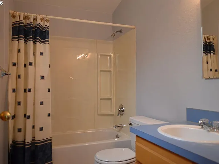 3713 SE 174th Ave — Photo 5