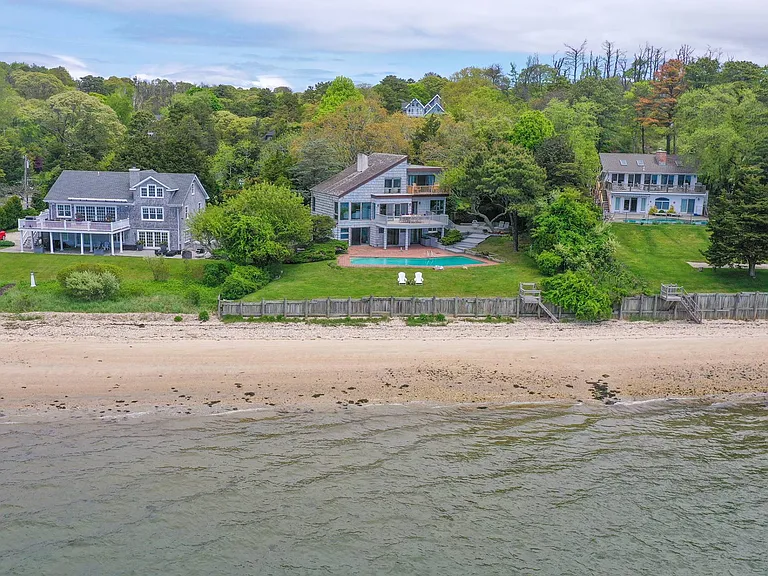 4 Peconic Rd — Photo 32