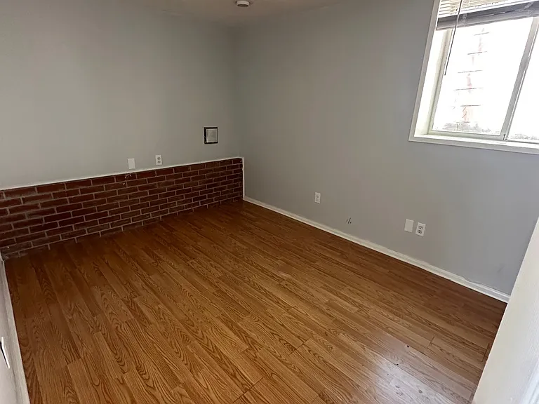 733 Canada Trl — Photo 6