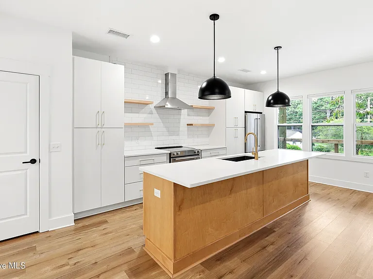 213 Myrtle Ave — Photo 15