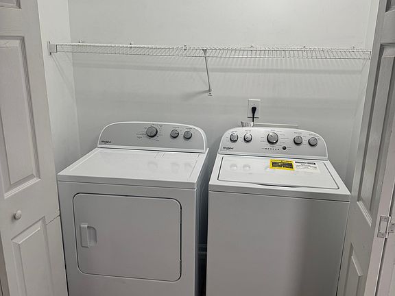 3rd image of 106 Woodlake Ct