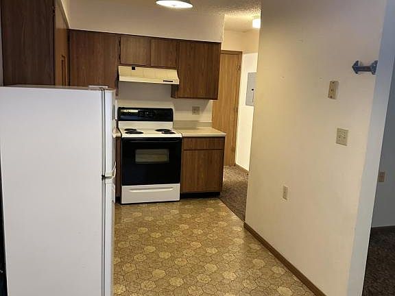 5th image of 300 W Clay St APT 4
