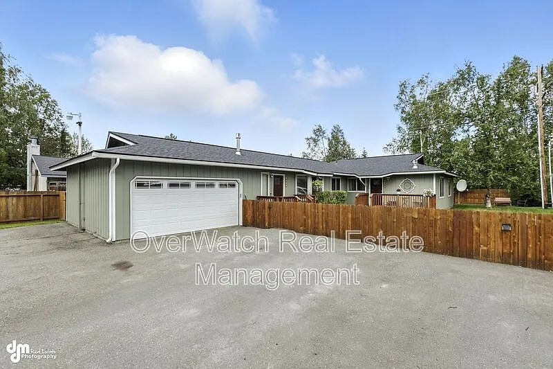 2 bed, 1.0 bath, 890 sqft, $2,000 — Photo 2