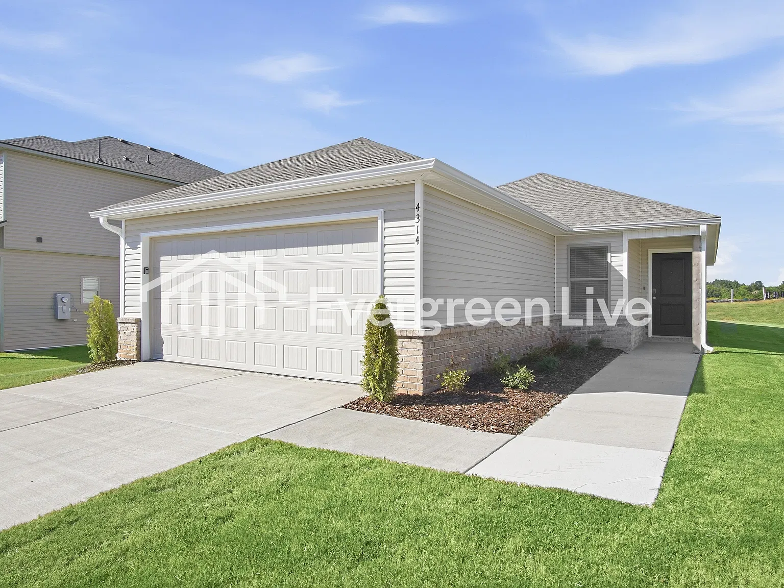 3 bed, 2.0 bath, 1248 sqft, $1,420 — Photo 1