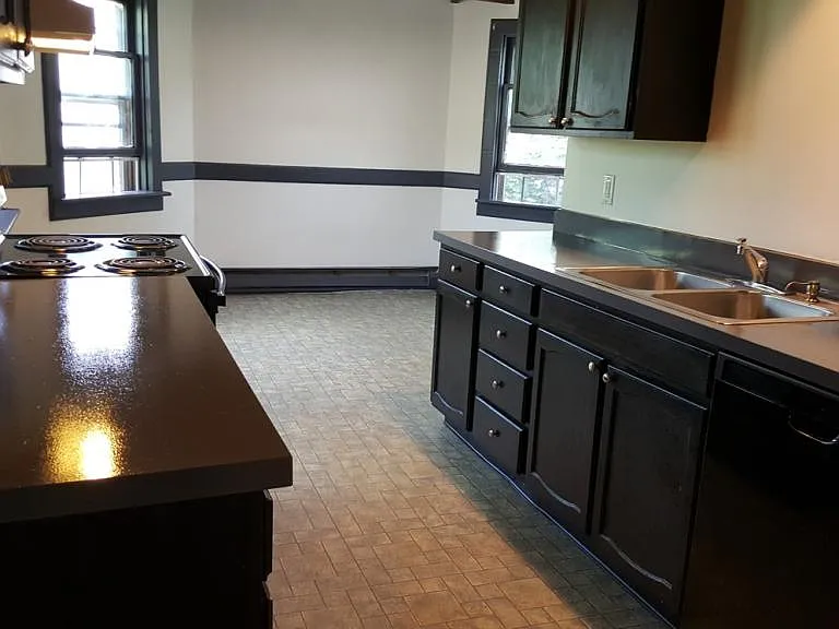 753 W 3rd St #4 — Photo 1