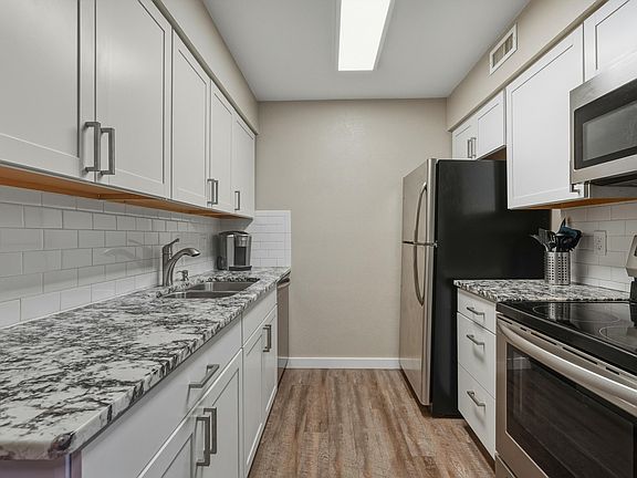 4th image of 1601 Pennsylvania St NE Unit Y3