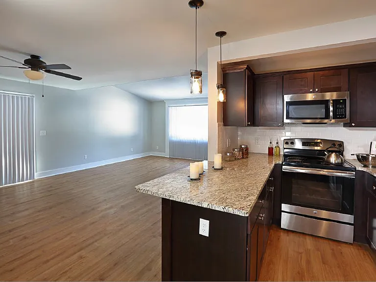 21 Carr Rd — Photo 1