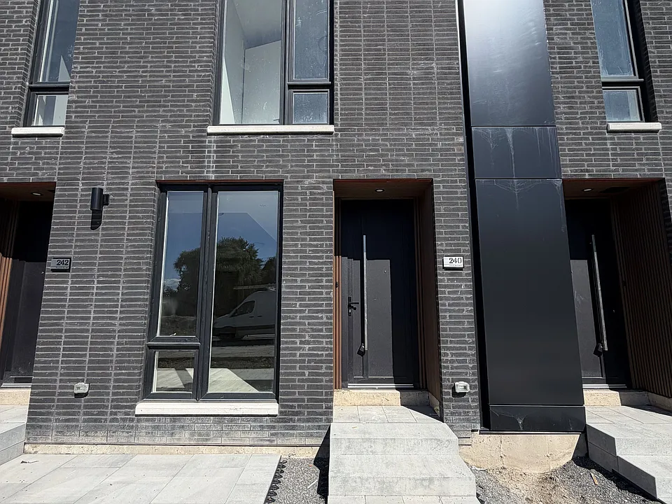 240 Ellis Ave