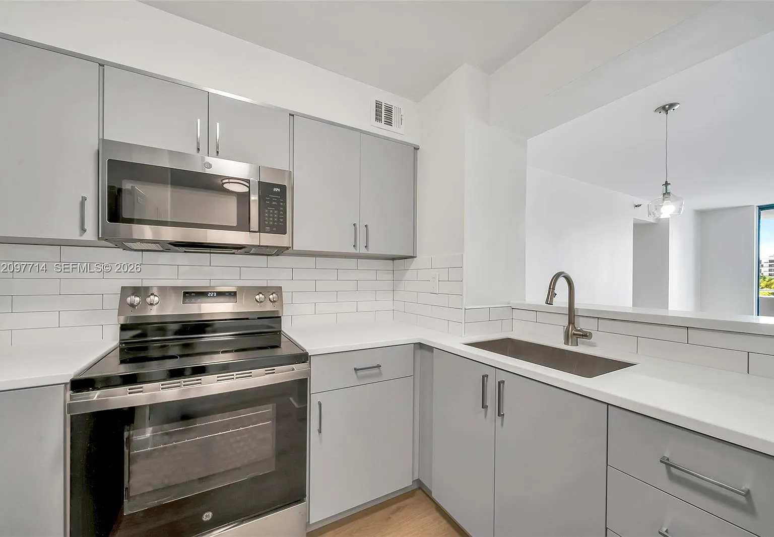 Rioplaza Condominium Nort — Photo 1