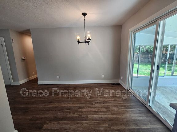 4th image of 700 S Miller Ave