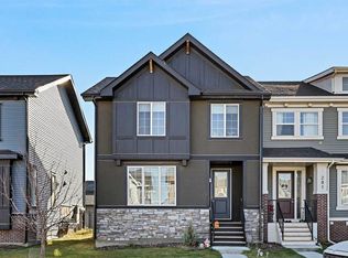 277 N Waterford Blvd, Chestermere, AB T1X 2M9