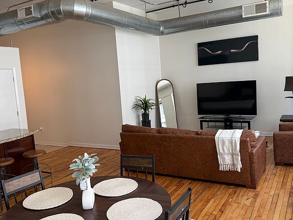 4th image of 705 Main St Unit 402
