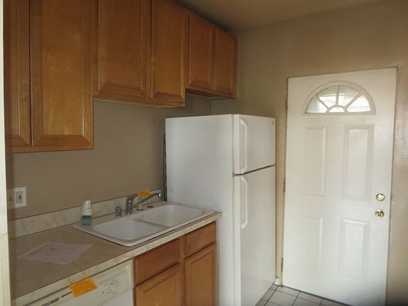 2nd image of 4896 N Ashland Ave APT 2E