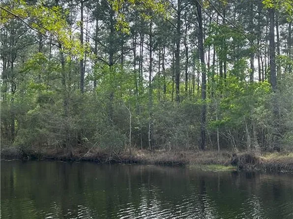 Maria Dr, Lacombe, LA 70445