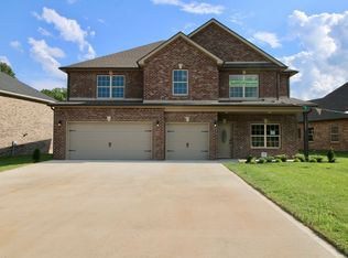 1490 English Oak Dr, Clarksville, TN 37043