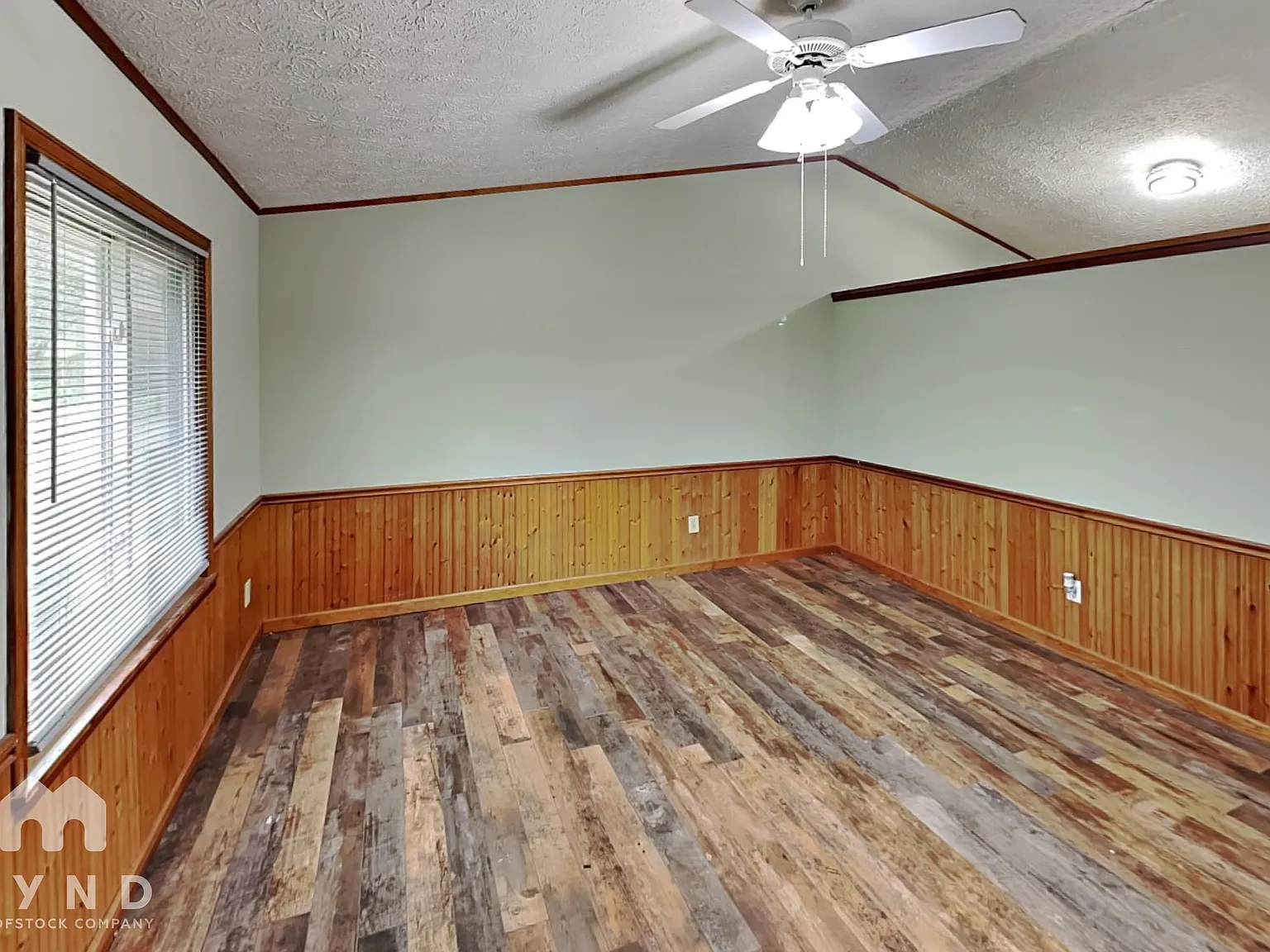 3 bed, 1.5 bath, 1112 sqft, $1,695 — Photo 3