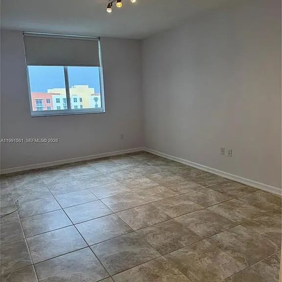 18800 NE 29th Ave #822 — Photo 5