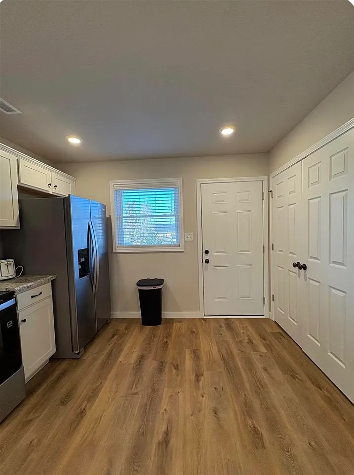 2 bed, 1000 sqft, $1,100 — Photo 4