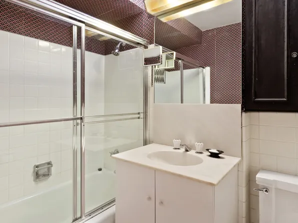 1025 5th Avenue image 5 of 7