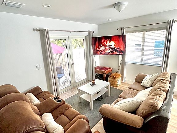 4th image of 104 Poinciana Dr